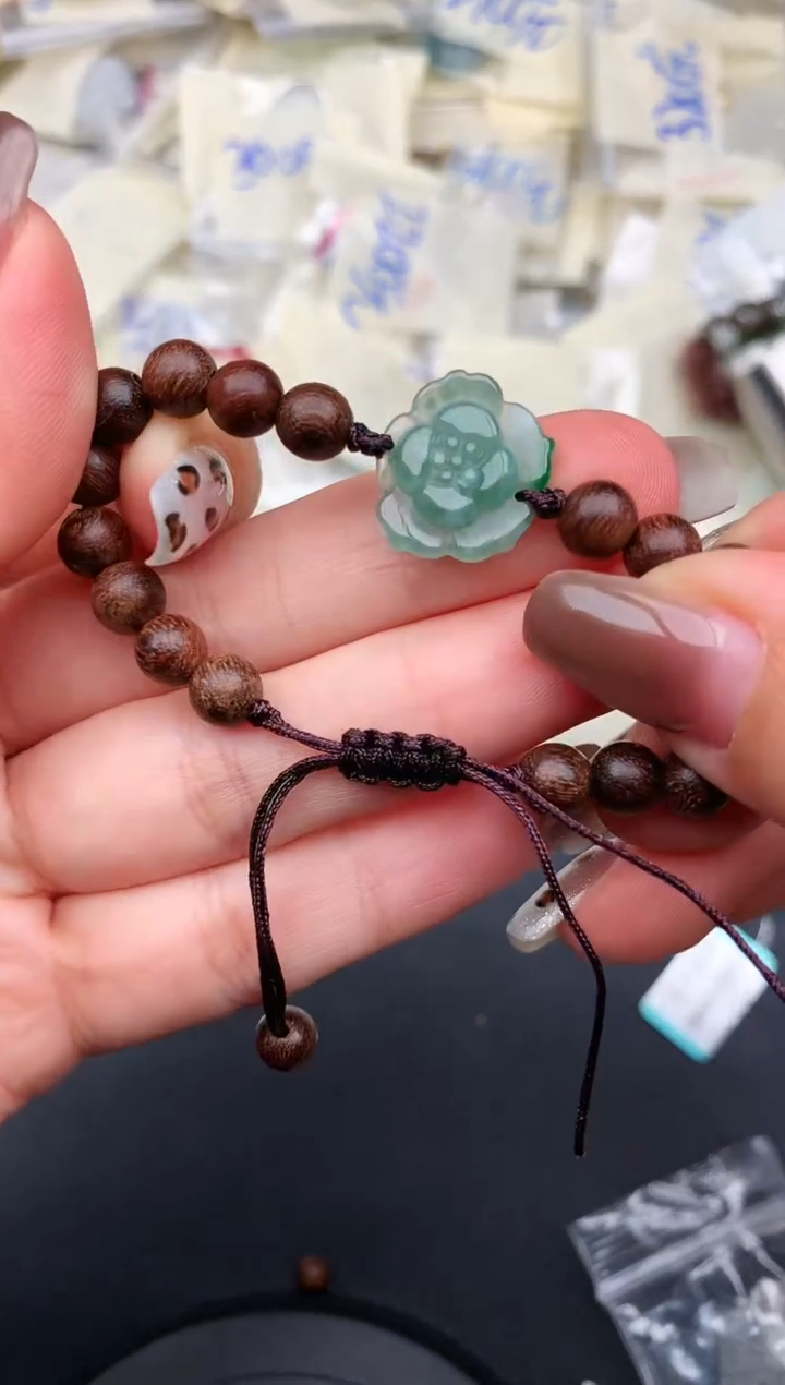 未镶嵌挂件翡翠—