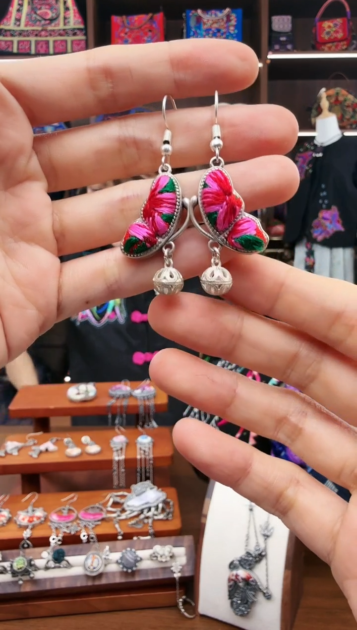 织绣89蚩梦苗族古绣