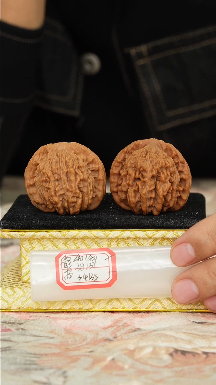 【闪购商品】文玩核桃把件一代楼