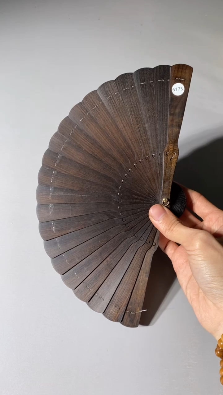 【闪购商品】金丝楠木雕617号15cm金丝楠木小叶桢楠扇子