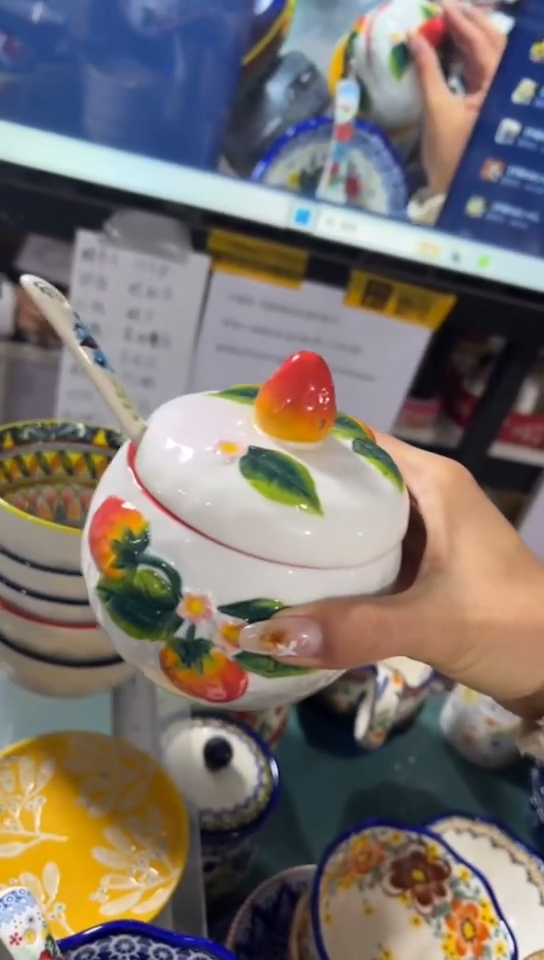 瓷釉下彩草莓调料罐