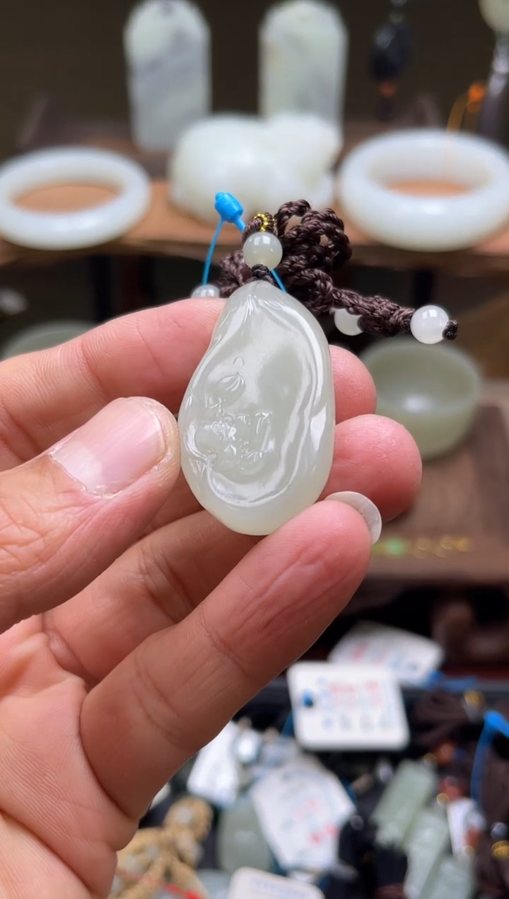 【闪购商品】和田玉吊坠未镶嵌且末青白随形如鱼得水9003046