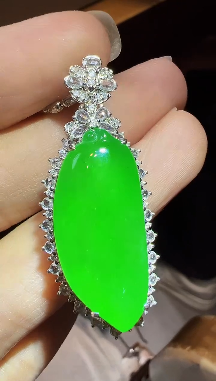 吊坠(不含链)18K金镶嵌翡翠福瓜