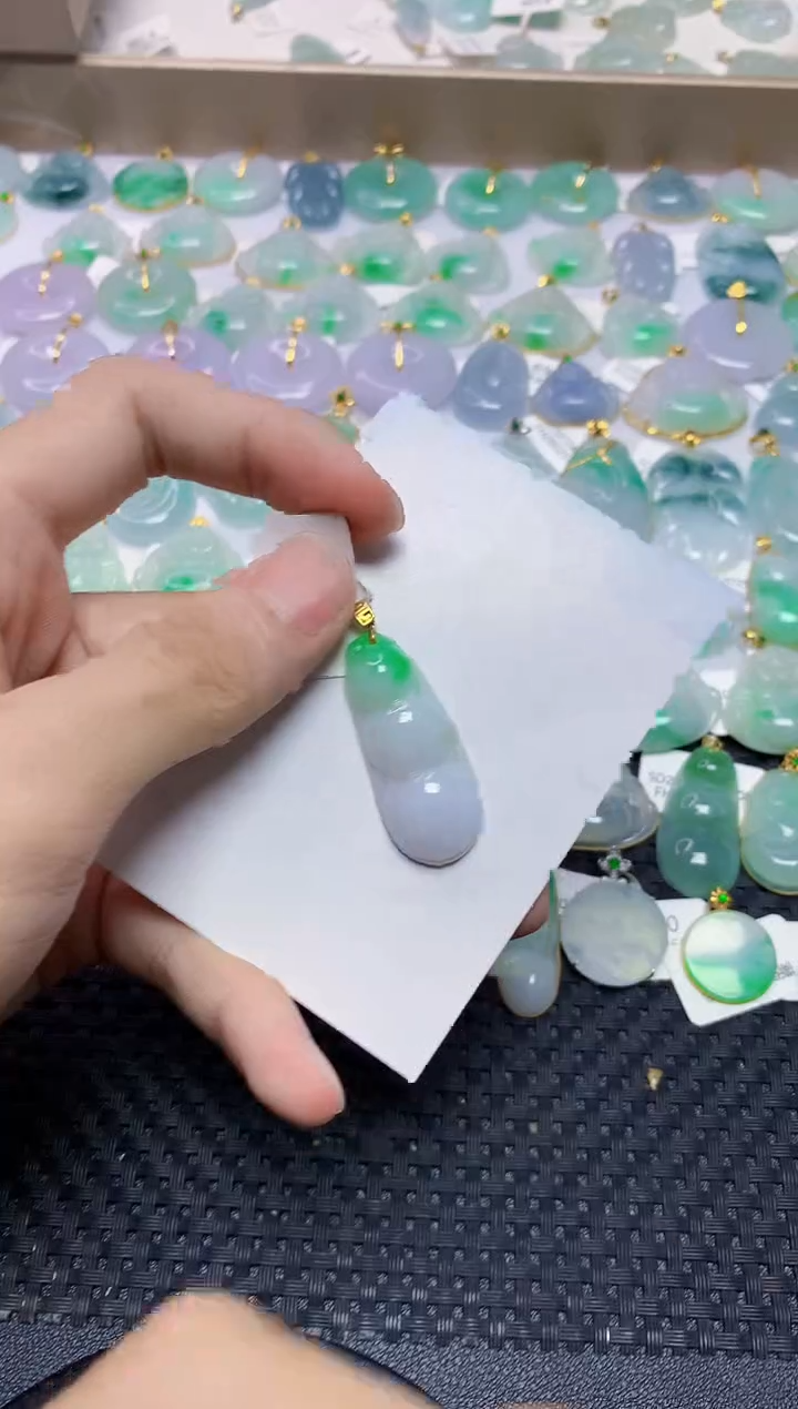 翡翠18K金镶嵌颈饰56867867867