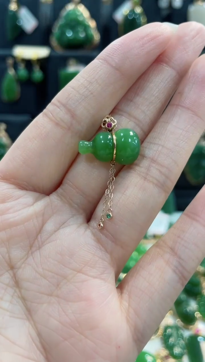 【闪购商品】和田玉（碧玉）颈饰18K金镶嵌葫芦
