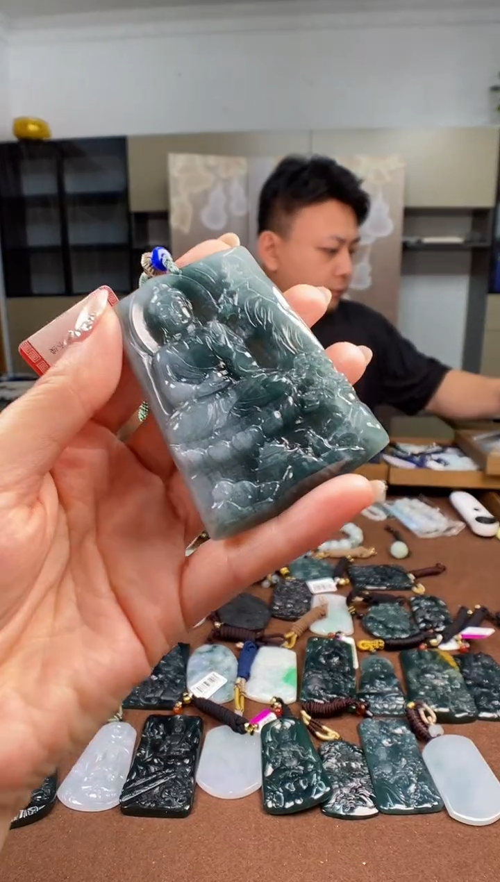 未镶嵌挂件翡翠 多样性发其一