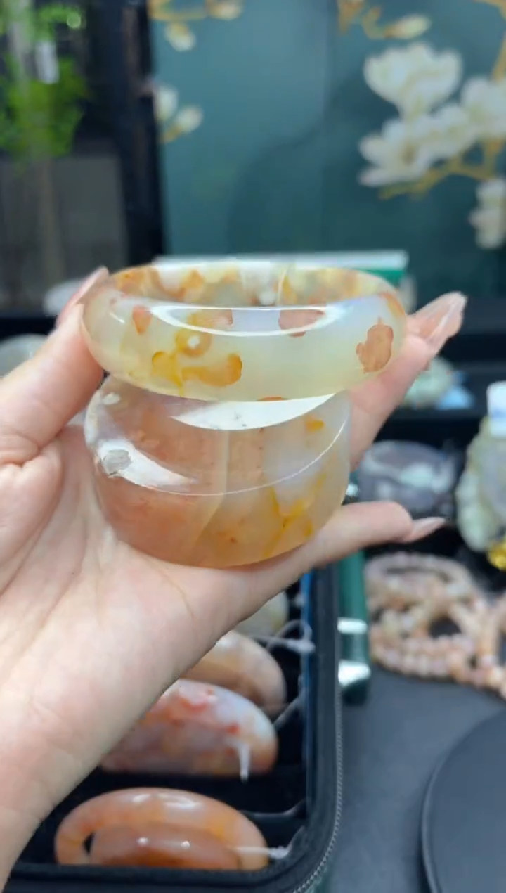 【闪购商品】石英质玉手镯未镶嵌1010（64圈赠送镯心）