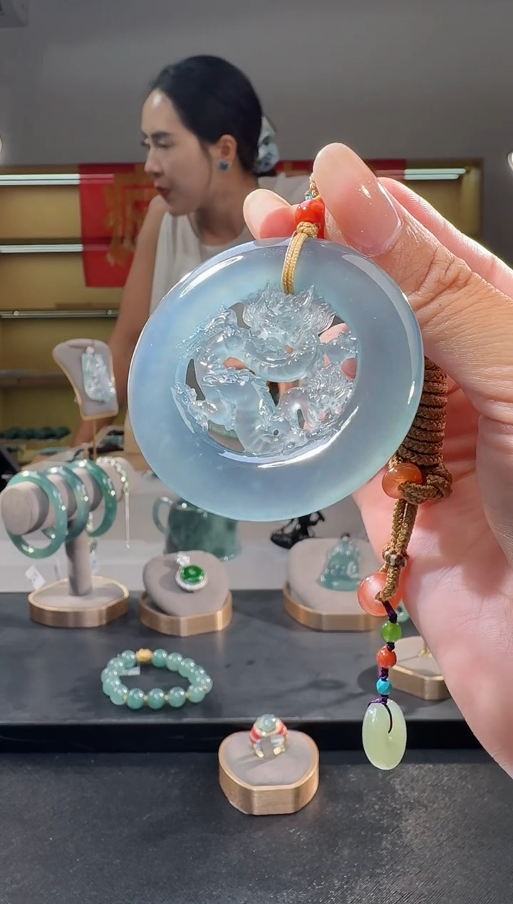 翡翠未镶嵌吊坠(不含链)龙牌