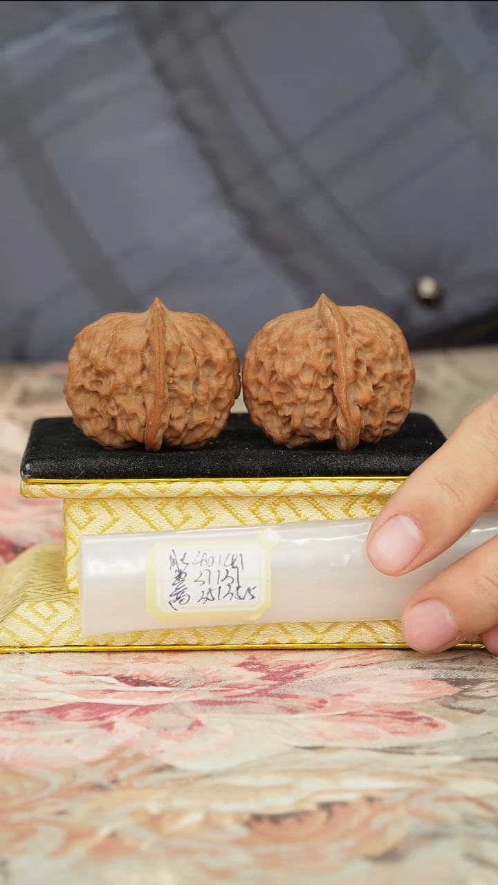 【闪购商品】文玩核桃把件非嫁接元宝