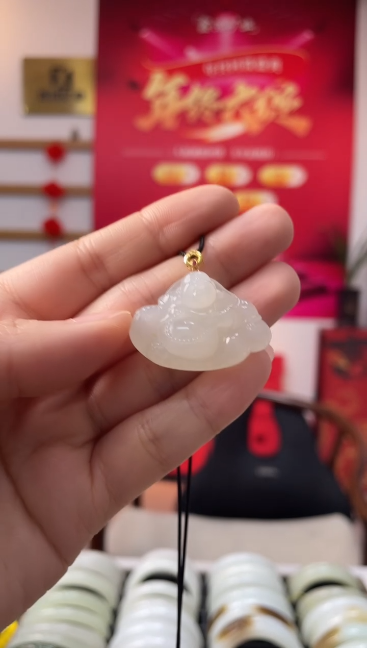 【闪购商品】和田玉颈饰18K金镶嵌逍遥佛吊坠随机发一件