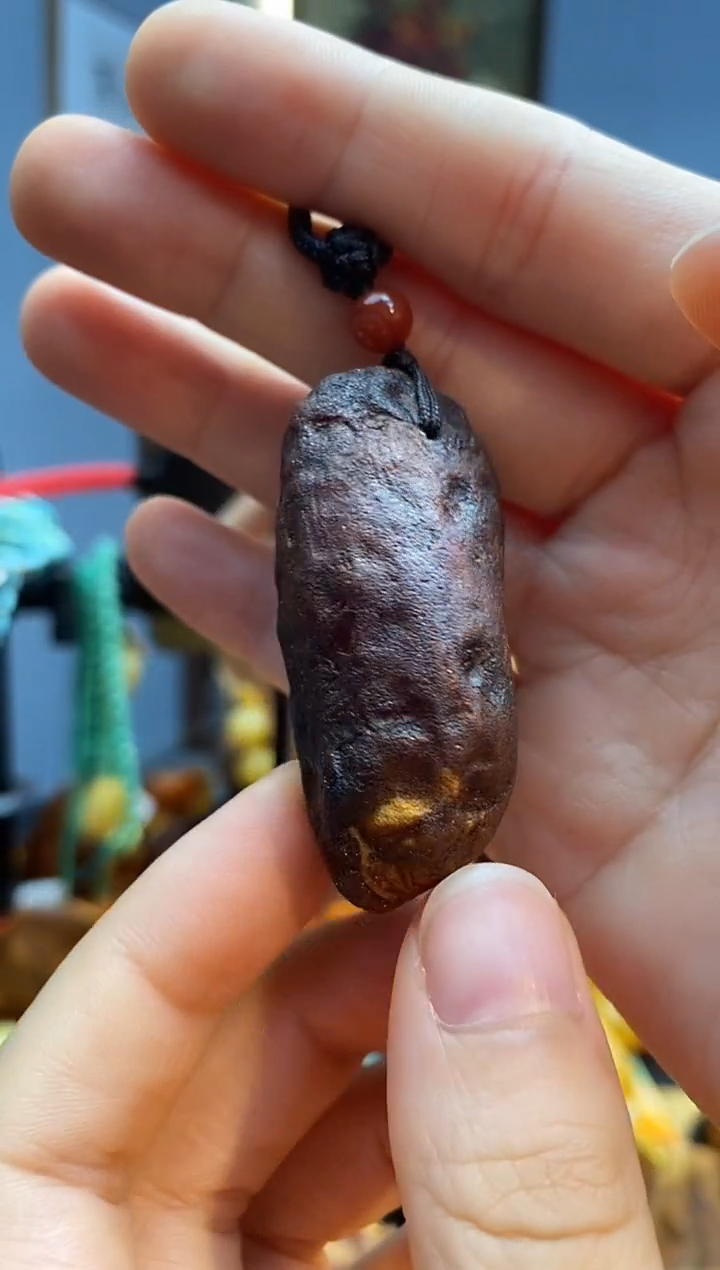 未镶嵌颈饰琥珀吊坠