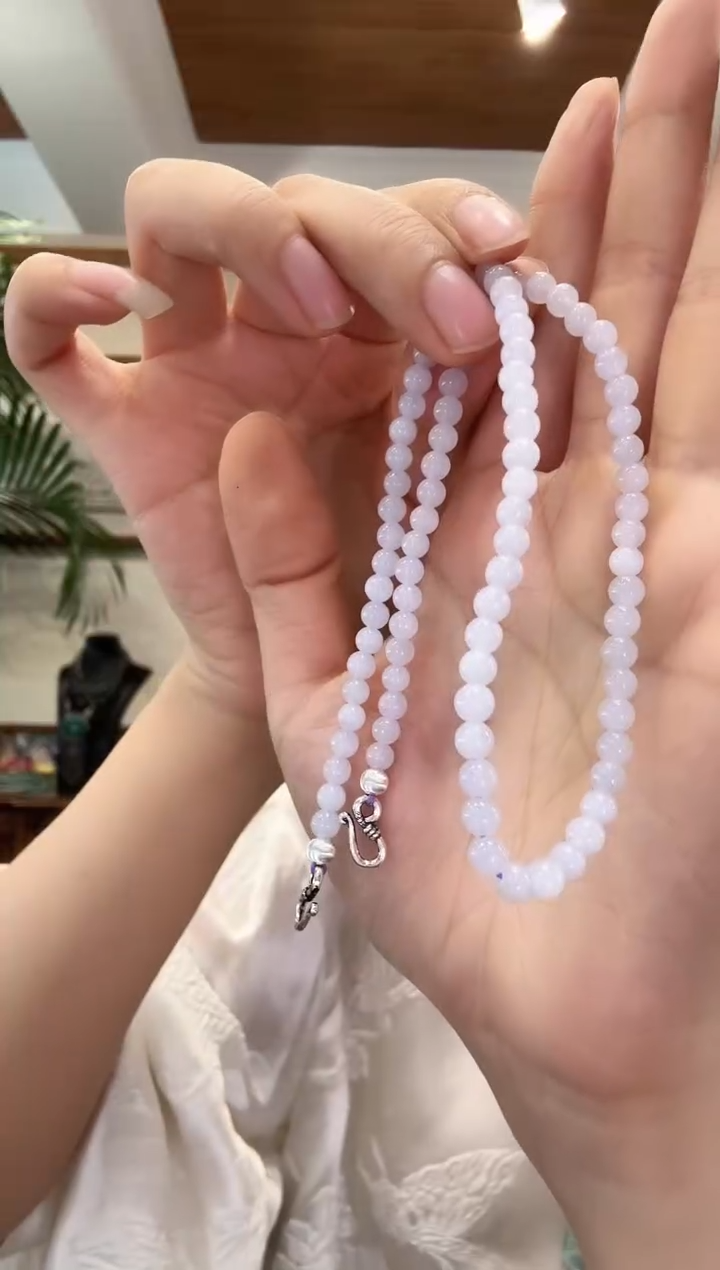 翡翠未镶嵌颈饰国风