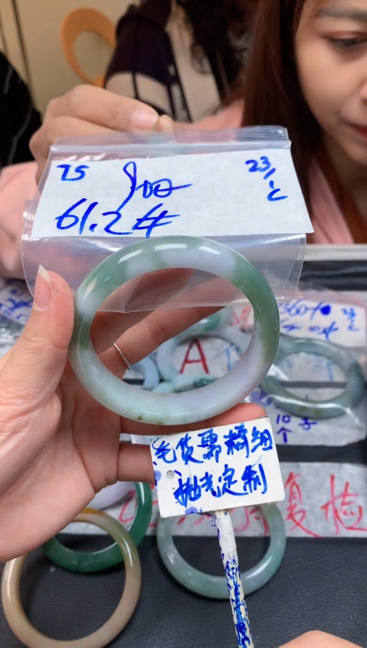 【闪购商品】定制翡翠未镶嵌75毛货需精细抛光手镯多样性拍一发一