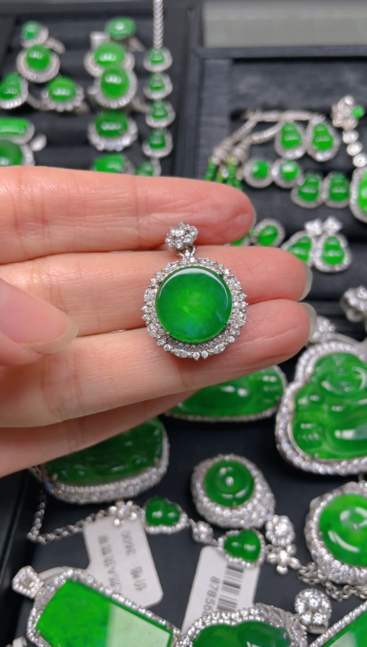 【闪购商品】翡翠吊坠(赠链)银S925镶嵌翡翠