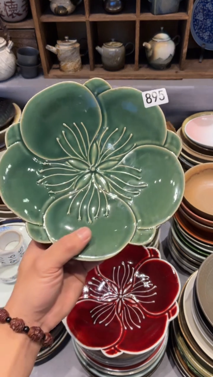 瓷片?**?895 微瑕翠绿花瓣盘1个