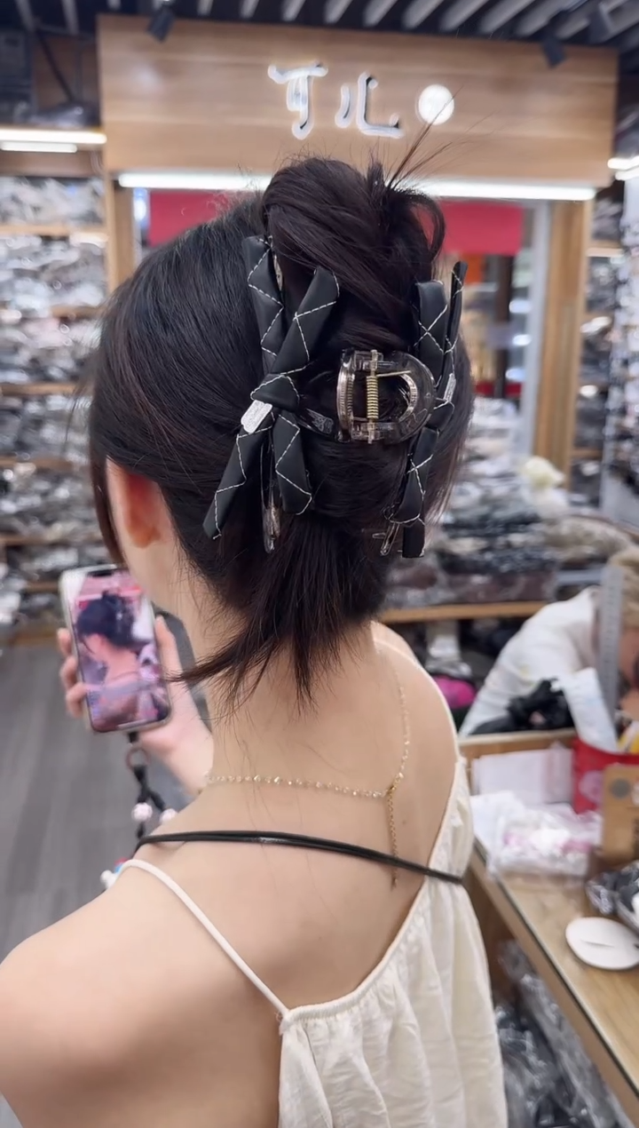 皮质条纹蝴蝶结抓夹