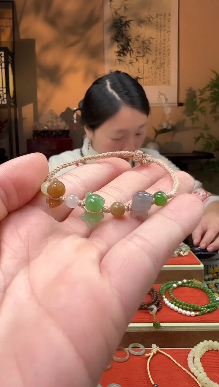 【闪购商品】和田玉手绳未镶嵌三色小熊
