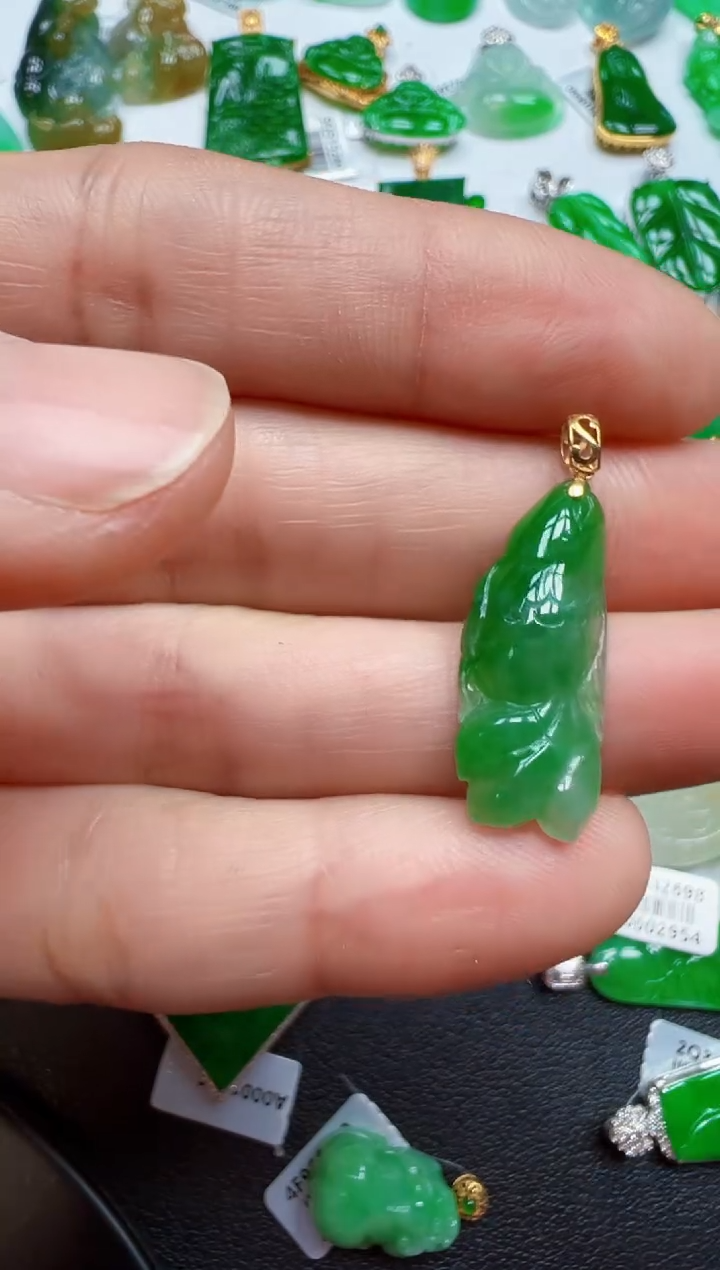 【闪购商品】翡翠吊坠(不含链)18K金镶嵌300