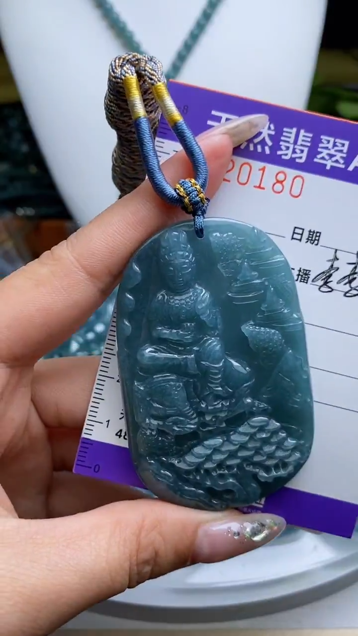 【闪购商品】翡翠颈饰未镶嵌         