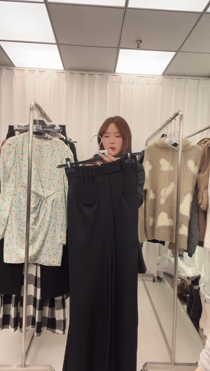 福福205 品牌   西裤 原价2690  68腰围  福福500待开价