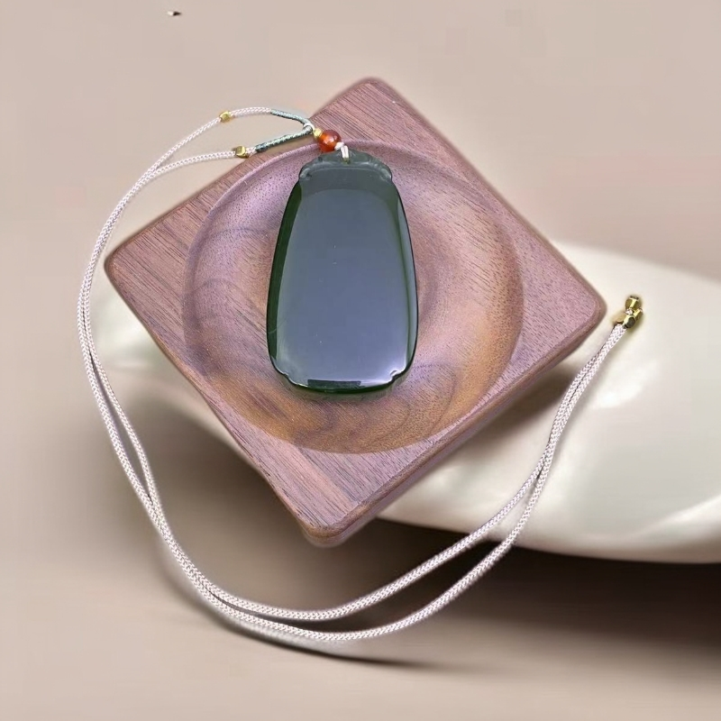 【思涵珠宝】俄罗斯产地 255 俄碧菠菜绿白绳方牌