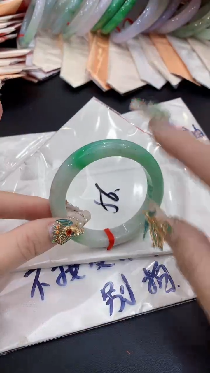 【闪购商品】翡翠手镯未镶嵌0565498299