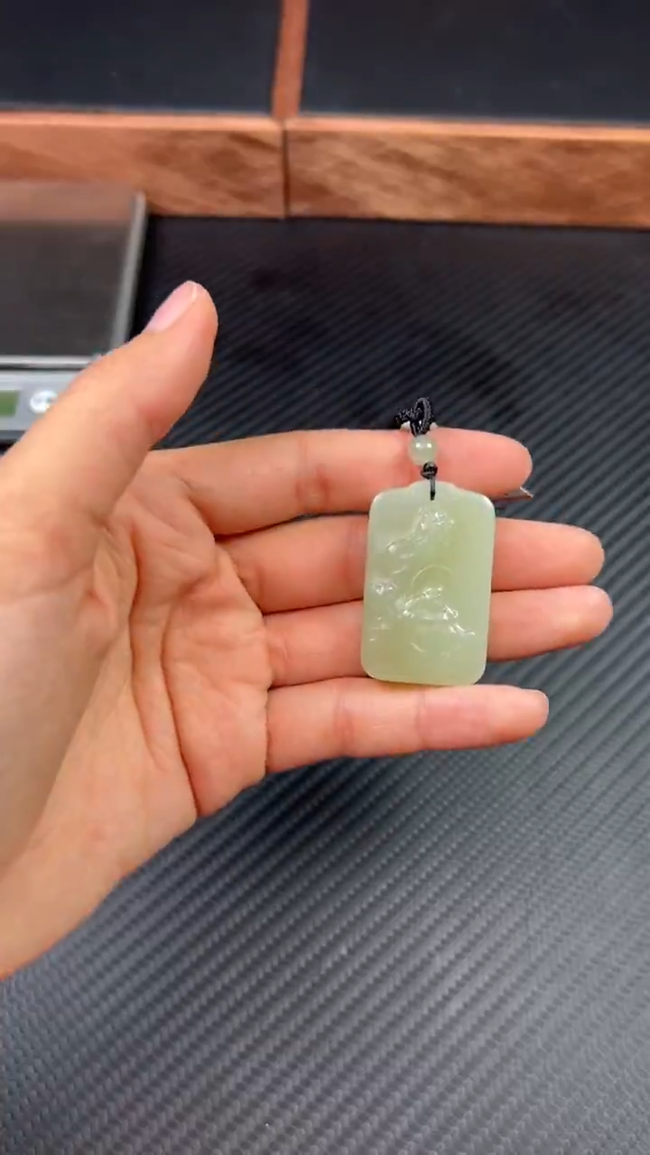 【闪购商品】和田玉吊坠(赠链)未镶嵌且末微色差近矿