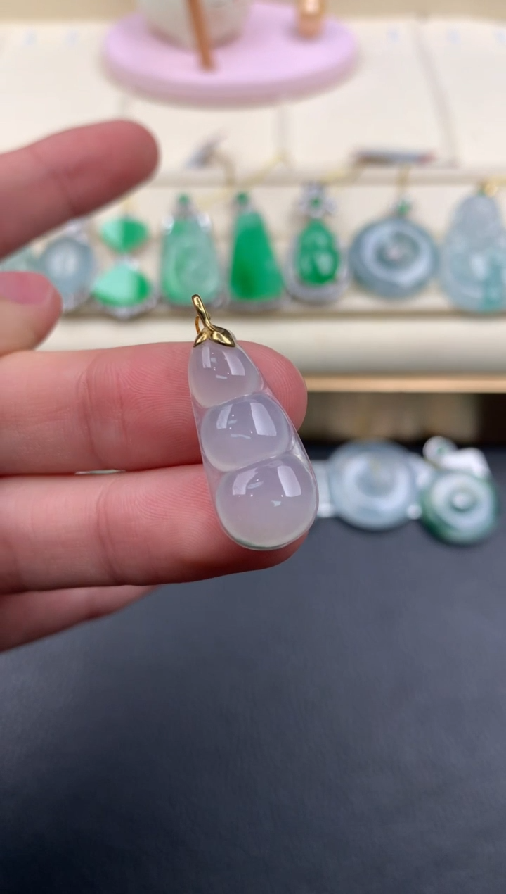 【闪购商品】翡翠挂件18K金镶嵌Q677    