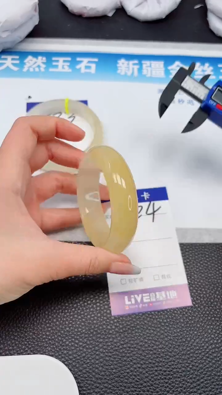 【闪购商品】石英质玉未镶嵌手镯524