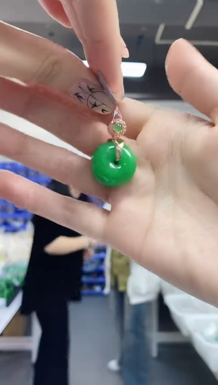 【闪购商品】翡翠吊坠(不含链)未镶嵌多样性发其一颜色微差