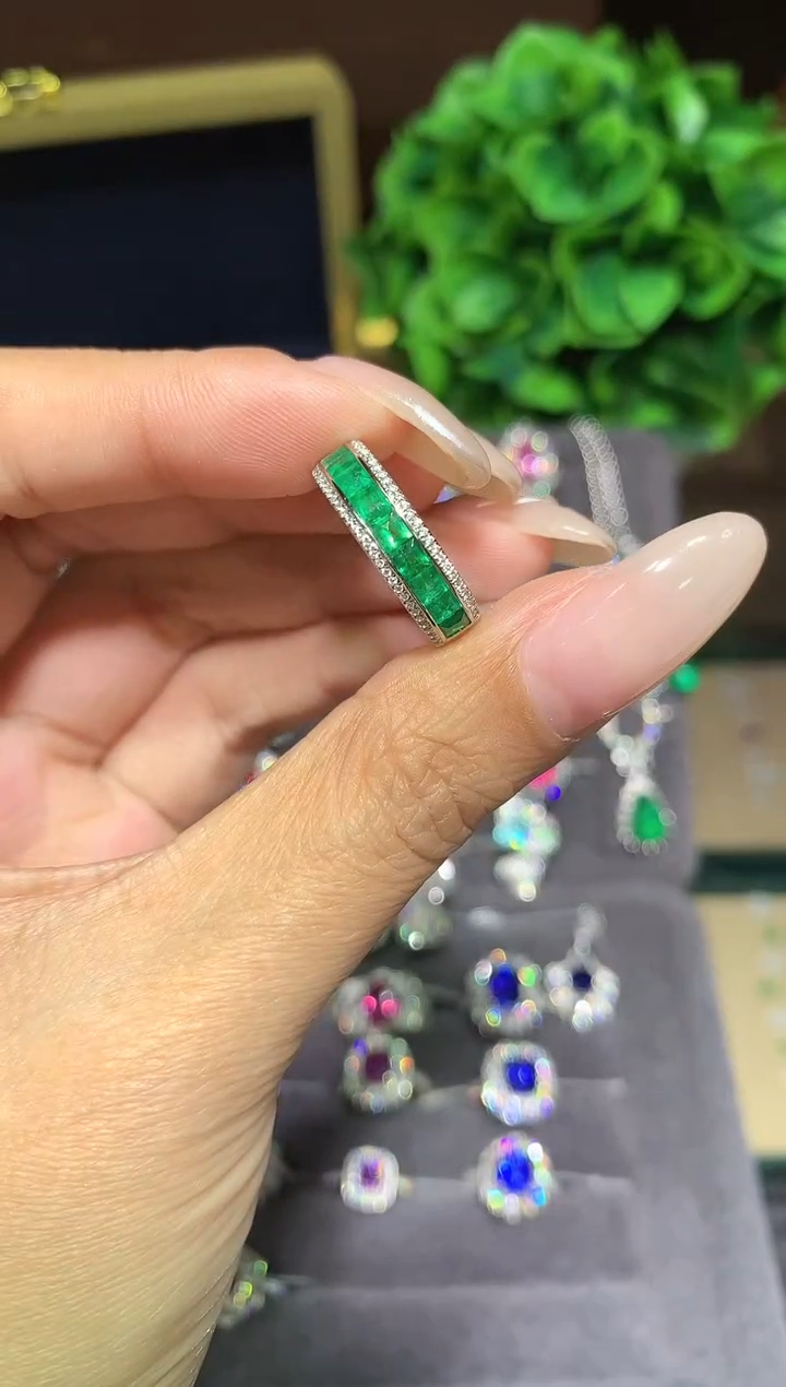 14K金镶嵌戒指祖母绿1.01ct