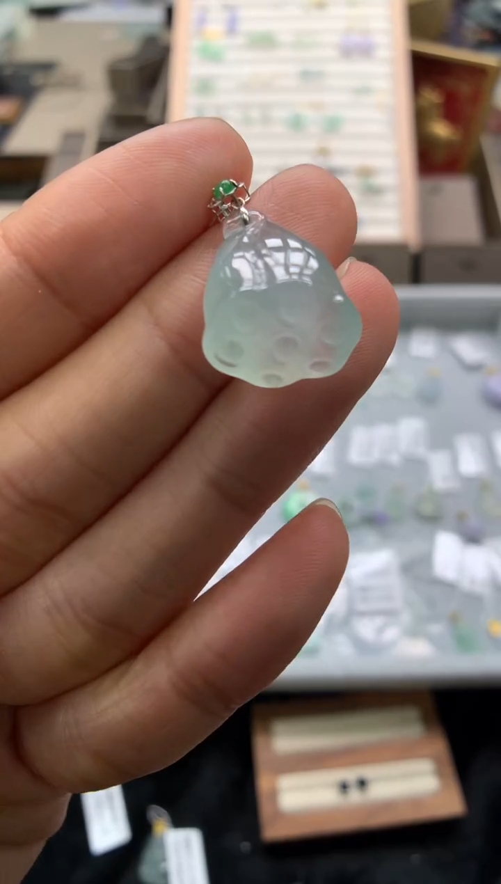 颈饰18K金镶嵌翡翠莲蓬