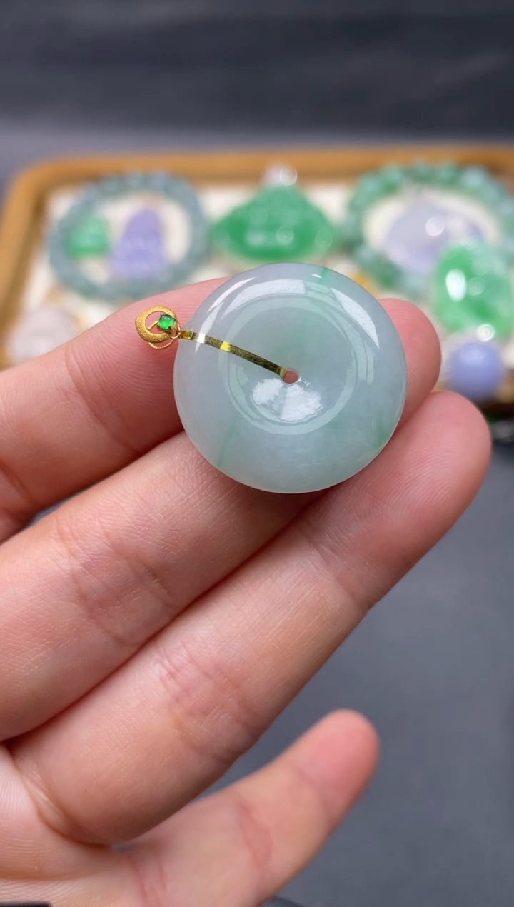 【闪购商品】翡翠颈饰18K金镶嵌52...........