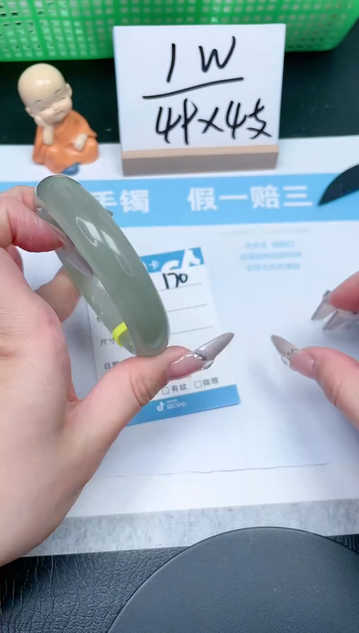 【闪购商品】石英质玉手镯未镶嵌170-58