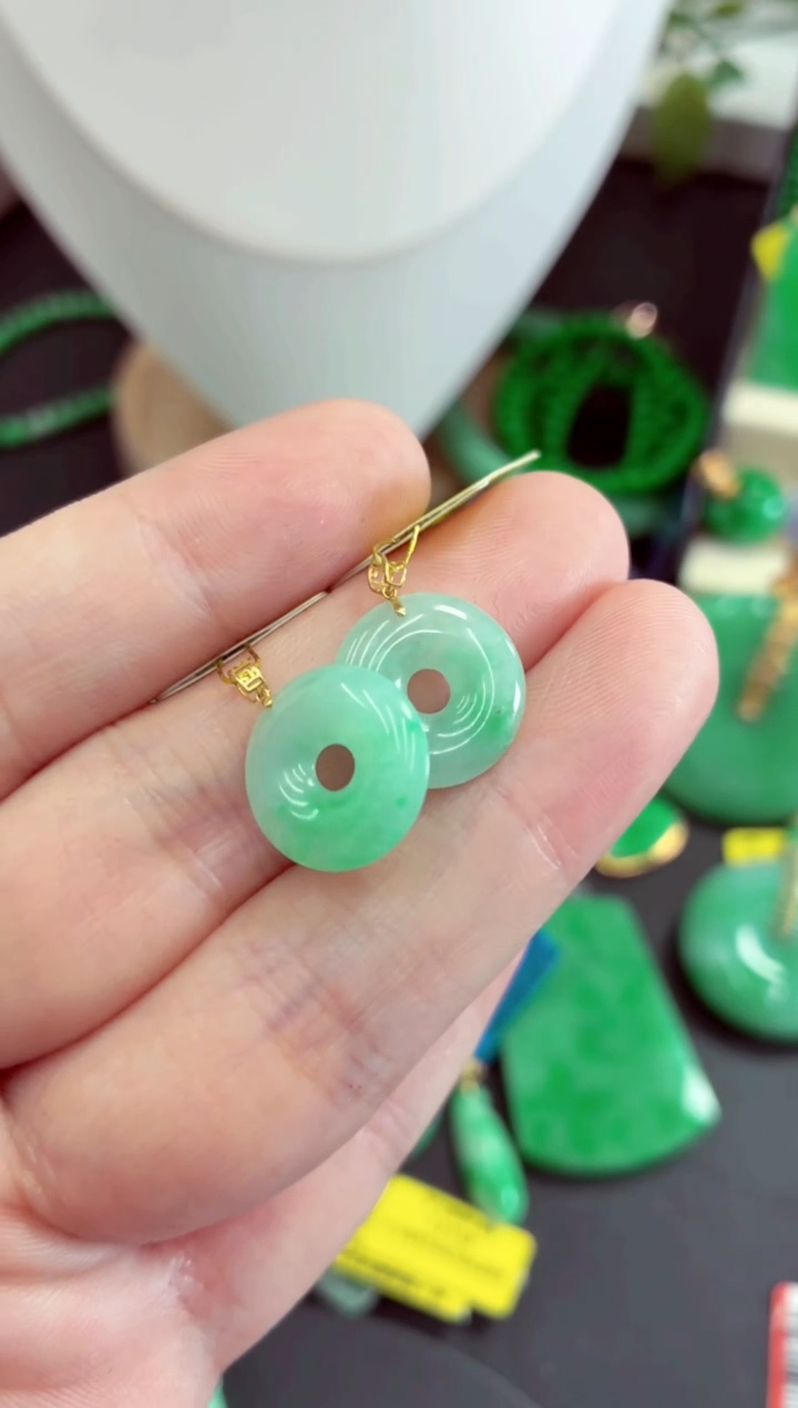 吊坠(不含链)18K金镶嵌翡翠一对发货