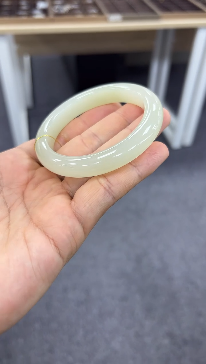 【闪购商品】和田玉手镯未镶嵌57-58  404