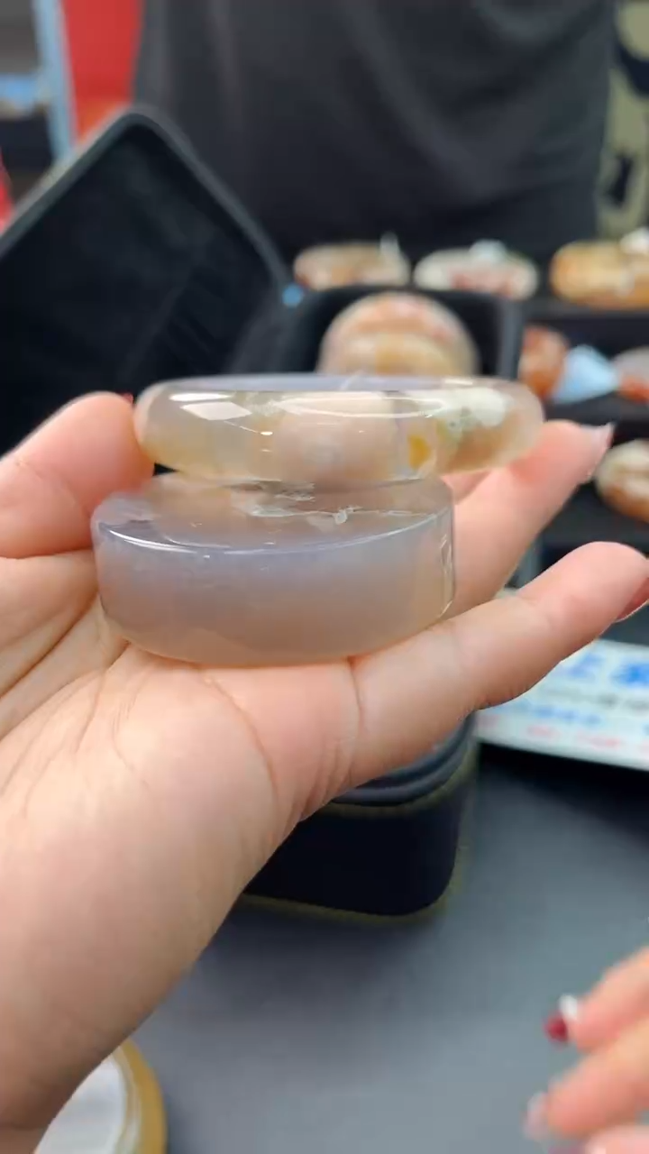 【闪购商品】石英质玉手镯未镶嵌赠送镯心（55圈口）