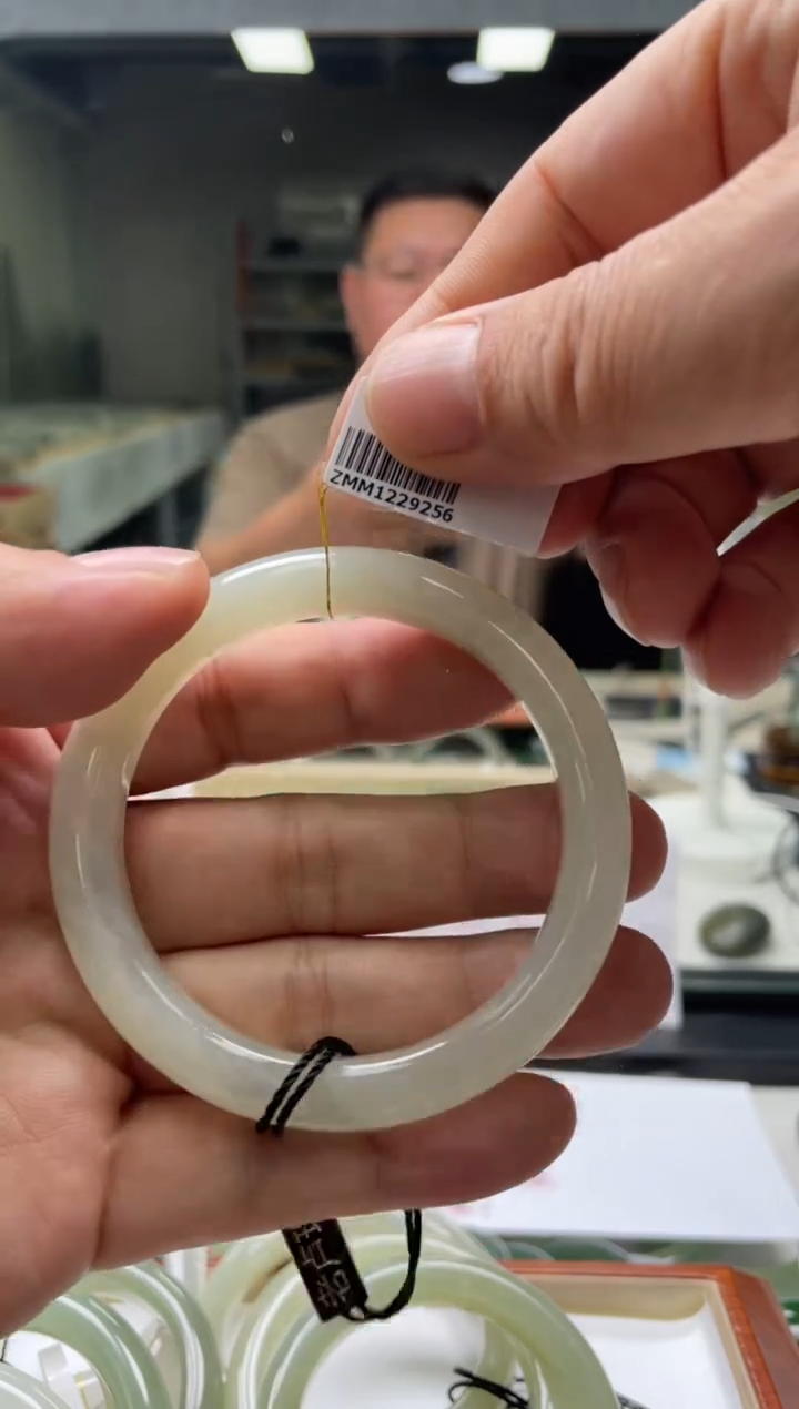 【闪购商品】和田玉手镯未镶嵌编码9256 圈口58-59