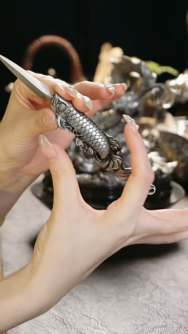 【闪购商品】复古白铜银色龙鱼设计