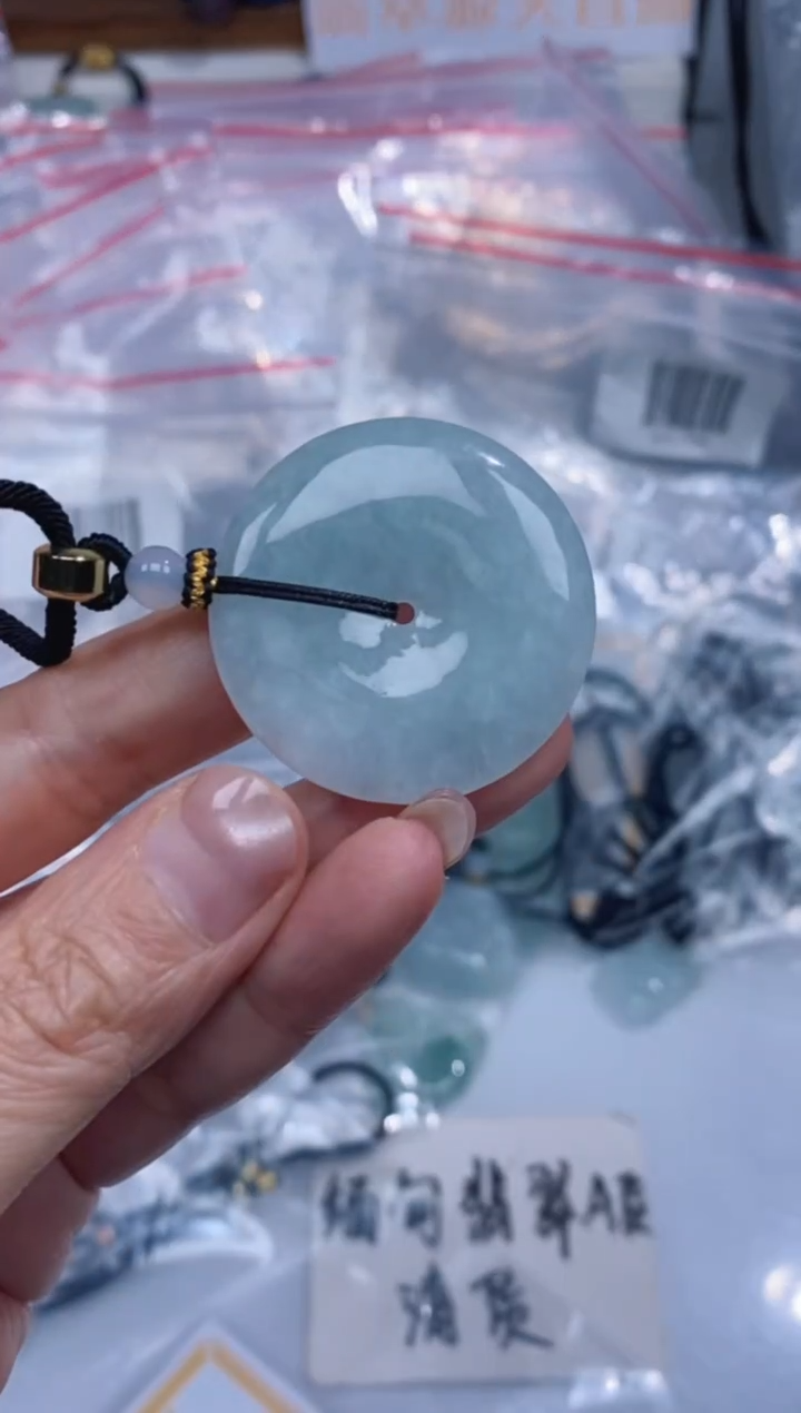 颈饰未镶嵌翡翠吊坠