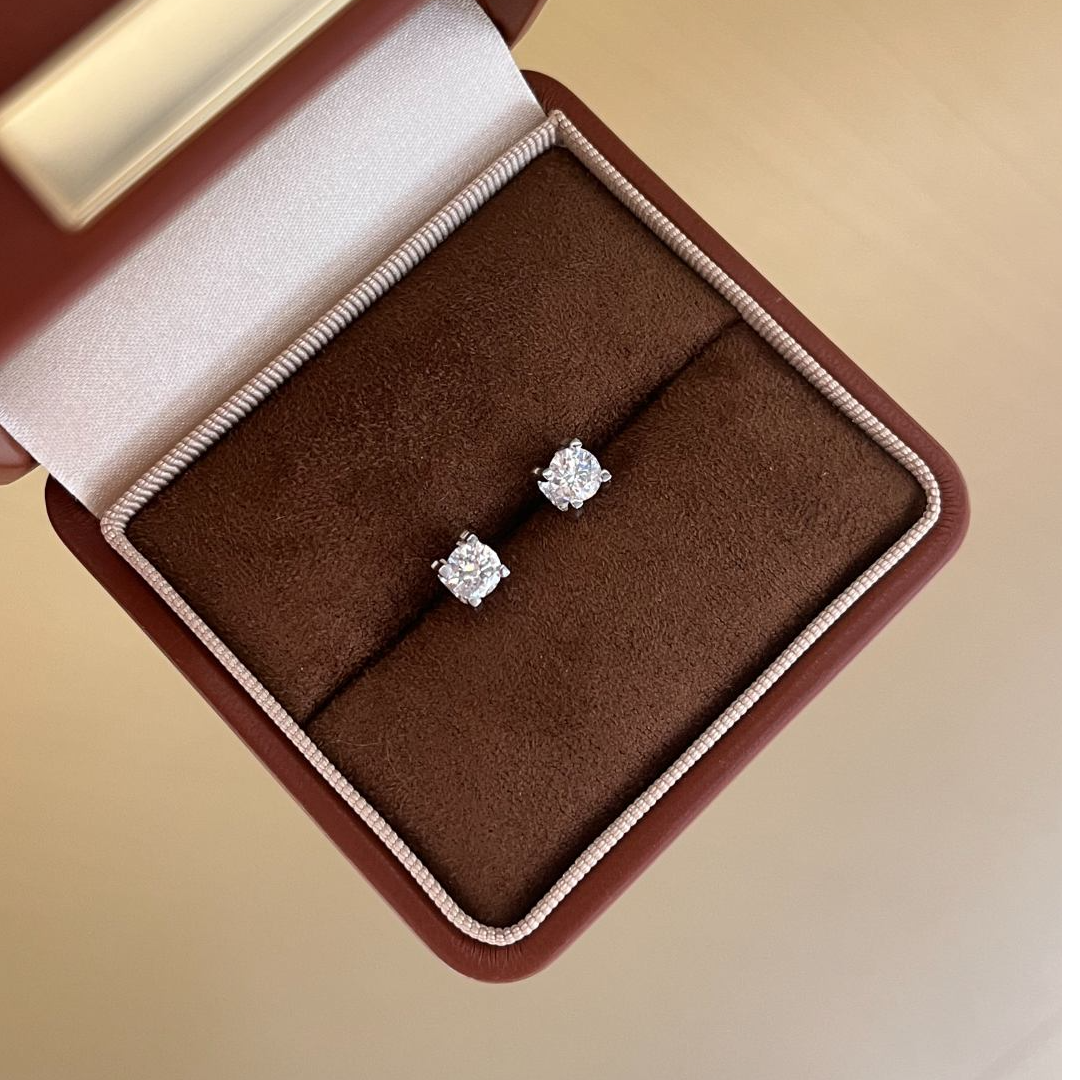 铂金pt950首饰铂金镶嵌莫桑牛头耳钉经典百搭不支持退换