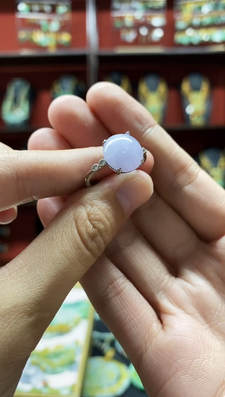 颈饰未镶嵌翡翠戒指