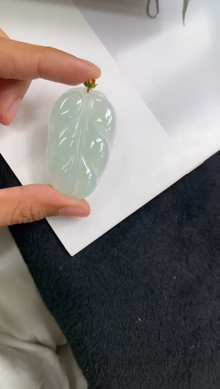 颈饰18K金镶嵌翡翠叶子