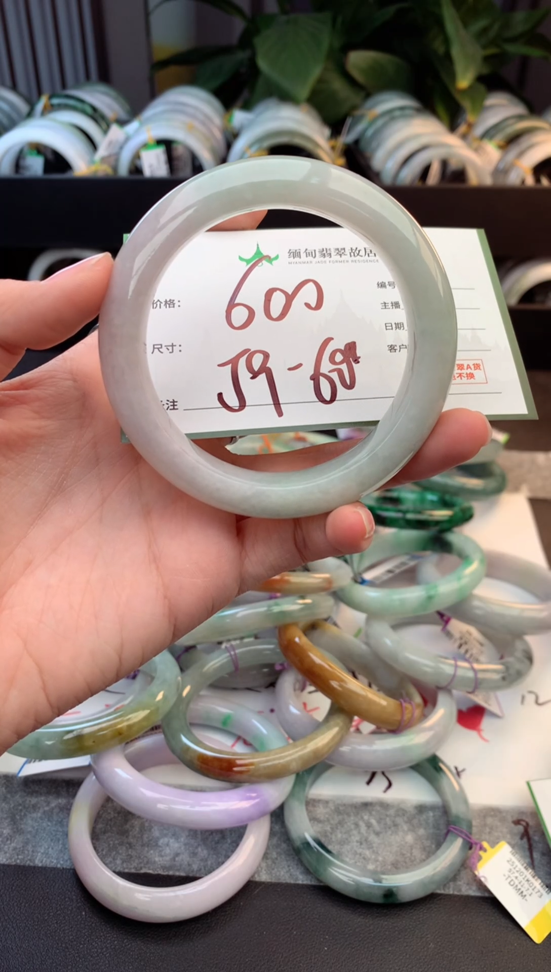 未镶嵌定制翡翠与***解毛货需精细抛光+多样性拍1发1