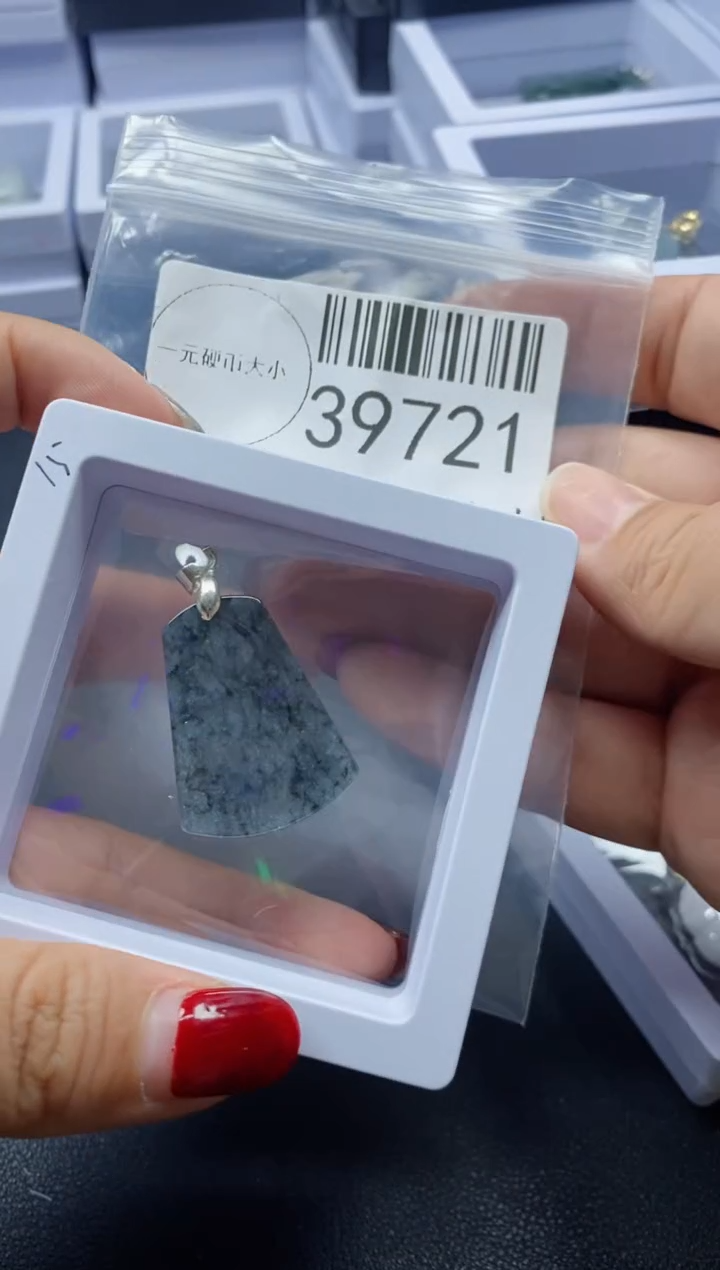 【闪购商品】翡翠吊坠(不含链)未镶嵌39721