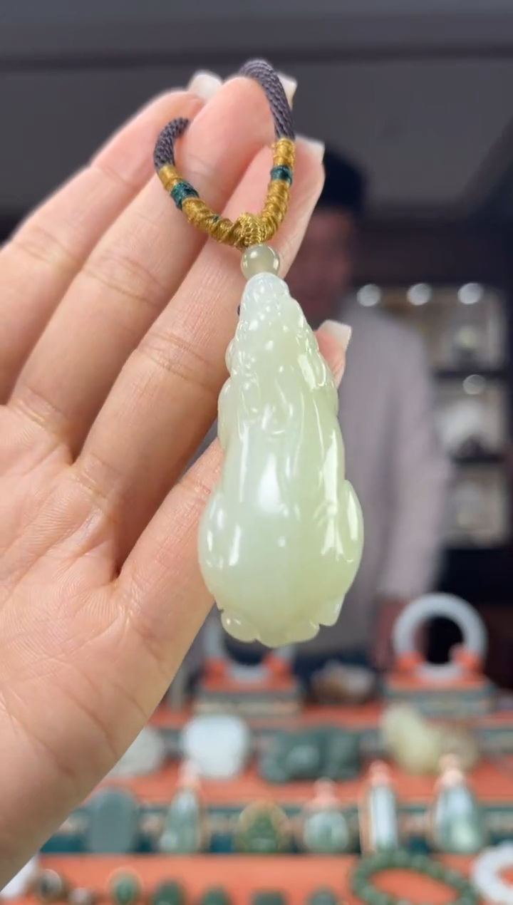 颈饰未镶嵌和田玉佩佩