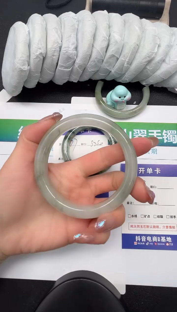 【闪购商品】石英质玉手镯未镶嵌78-64.9