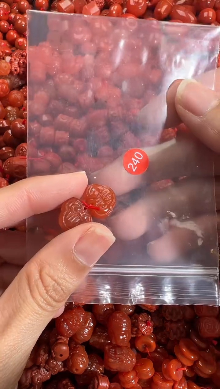 南红玛瑙未镶嵌颈饰1