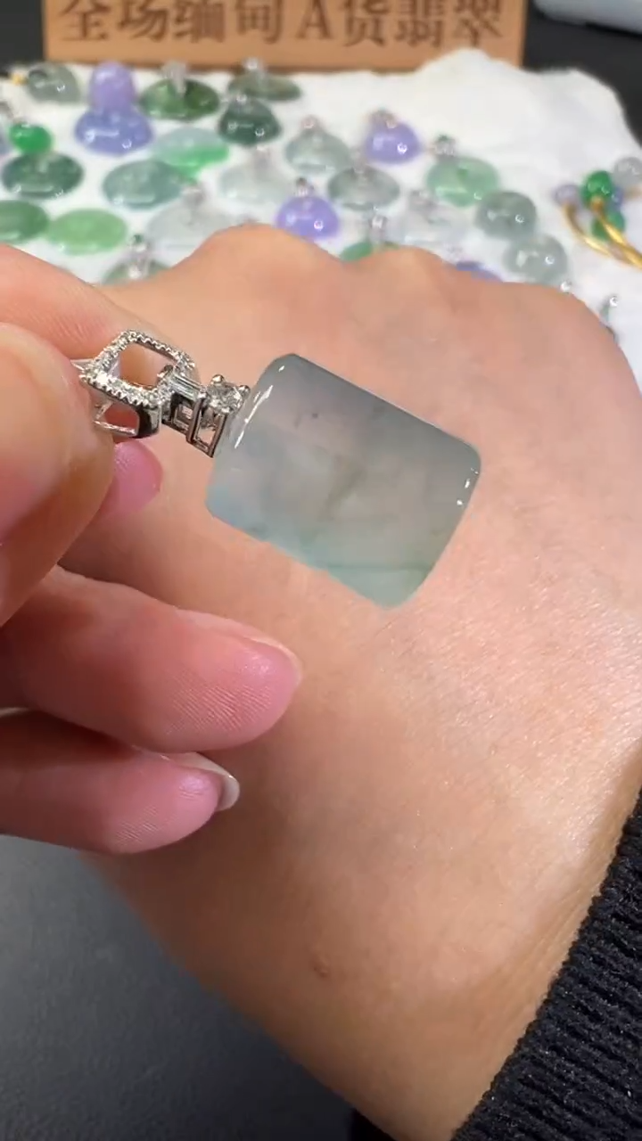 吊坠(不含链)18K金镶嵌翡翠A693|4800