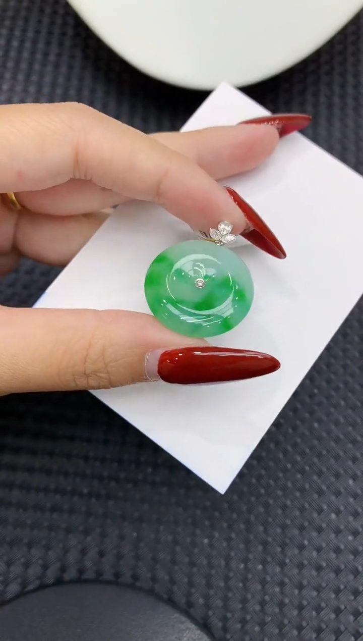 翡翠18K金镶嵌颈饰111111111